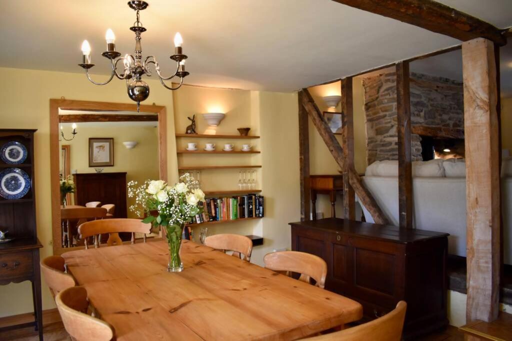Cross Keys Cottage Holiday Let 毕晓普斯堡 外观 照片