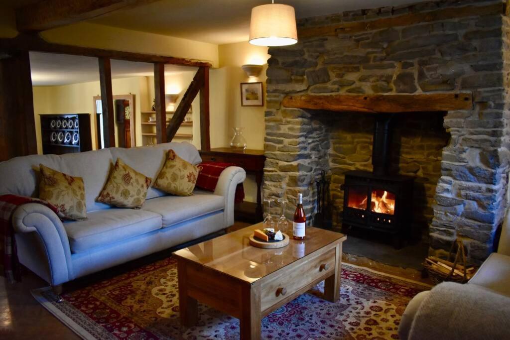 Cross Keys Cottage Holiday Let 毕晓普斯堡 外观 照片